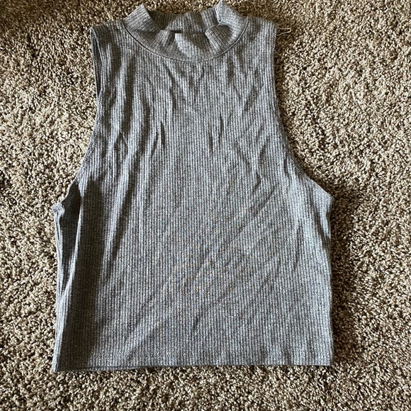 Grey High Neck Ribbed Top✨ - Picture 3 of 4
